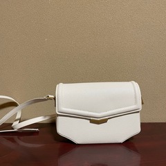 斜めがけバッグ　H&M 白黒の画像