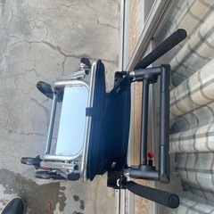 折りたたみ型車椅子の画像