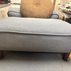 1人がけソファ（＋1つ椅子付き）の画像