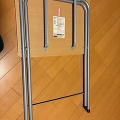 折りたたみテーブルの画像