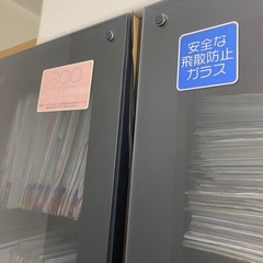 ガラス扉　棚の画像