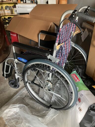 新品・車いす　日進医療器　アルミ製折りたたみ式