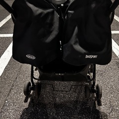 双子用ベビーカーの画像