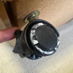 学習机、チェスト、椅子の画像