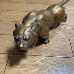 虎の置物　レトロ　金色の画像