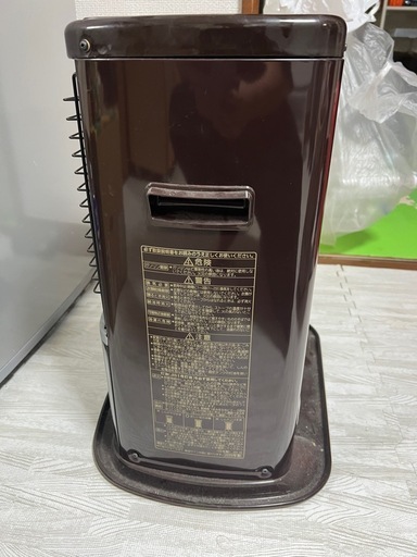 コロナ 石油ストーブと18Lポリタンク