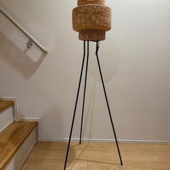 間接照明 フロアランプの画像