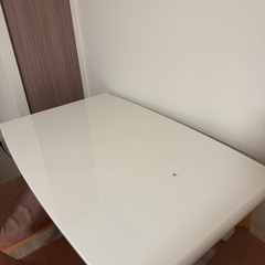 ダイニングテーブル＋椅子3脚セット（使用感あり）の画像