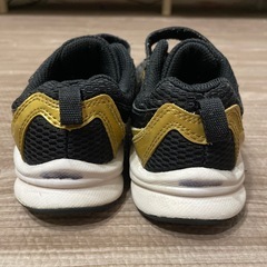 18cm 瞬足　スニーカー　運動靴の画像