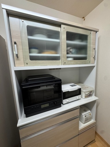 取引先決定　
食器棚