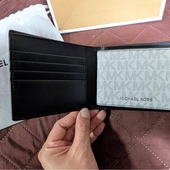 MICHAEL  KORS 財布　新品未使用　二つ折りの画像
