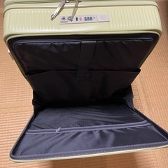 スーツケース　新品同様 M 　フロントオープンの画像