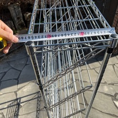 ガラスデスクとスチール棚セットの画像