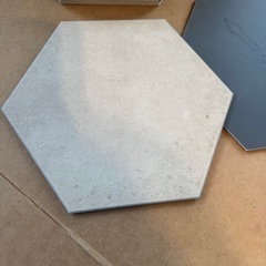 東リ/サンゲツ ヘキサゴン フロアタイル 27枚（約1.2㎡）明るいモルタル調の画像