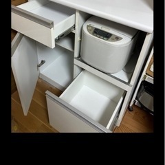 ホワイト　食器棚の画像