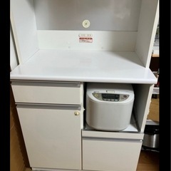 ホワイト　食器棚の画像