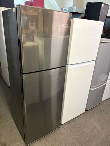 冷蔵庫シャ-プ、2019年製。225L