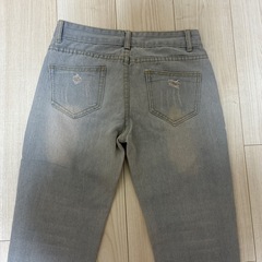 穴あきジーンズの画像