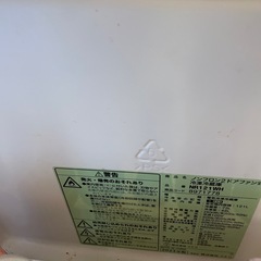 冷蔵庫、テーブルの画像