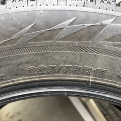 225/55R17  スタッドレスタイヤ 4本20年製 クラウンカムリ等の画像