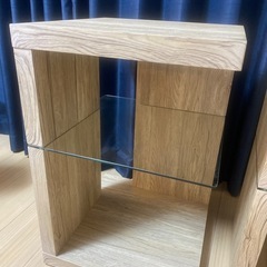 木製サイドテーブル 2点セット（ガラス棚付き）の画像