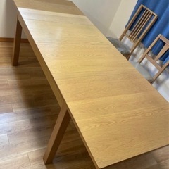 IKEA 伸縮可能なダイニングテーブルの画像