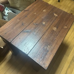 DIYした木製テーブルの画像