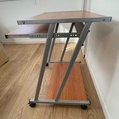 パソコンを置く、作業する台の画像