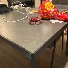 ニトリテーブルと椅子　四つの画像