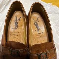 イブサンローランの革靴の画像