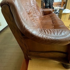 アンティーク本革ソファーの画像