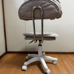 事務用椅子
の画像
