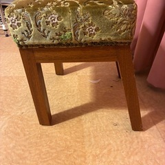 ②アンティーク緑色スツールの画像