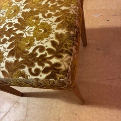 木製アンティークスツールの画像