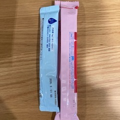 和光堂はいはいスティック11本、明治らくらくキューブ1本の画像