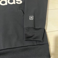 adidas パーカー ブラックの画像