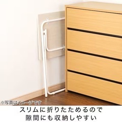 安心のニトリ！仕事机、学習机に◎大人気折りたたみ式チェアの画像