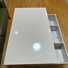 折りたたみテーブルの画像