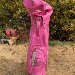 PUMA キャディバッグ 人気のピンクカラーです。の画像