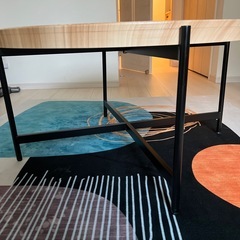 円形のテーブルの画像