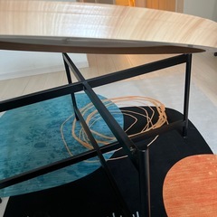 円形のテーブルの画像