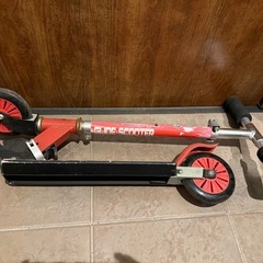 子供用キックボードの画像