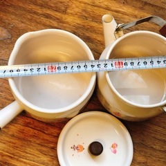 小ぶりで可愛い琺瑯ホーローケトルとミルクパンセットレトロでシャビィなやかんポットの画像