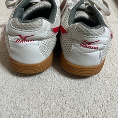 アシックス　体育館履　23.5センチの画像