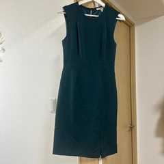 美品/深緑カラー/パーティドレスの画像
