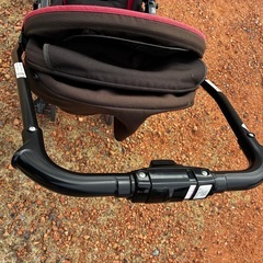アップリカ B型ベビーカー ブラック×レッドの画像