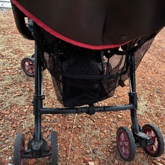 アップリカ B型ベビーカー ブラック×レッドの画像