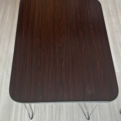 折りたたみテーブルの画像