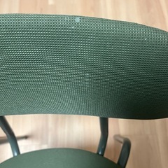 IKEA いす2台セット　赤、緑の画像