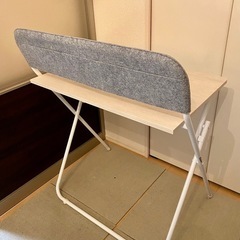 折りたたみデスクの画像